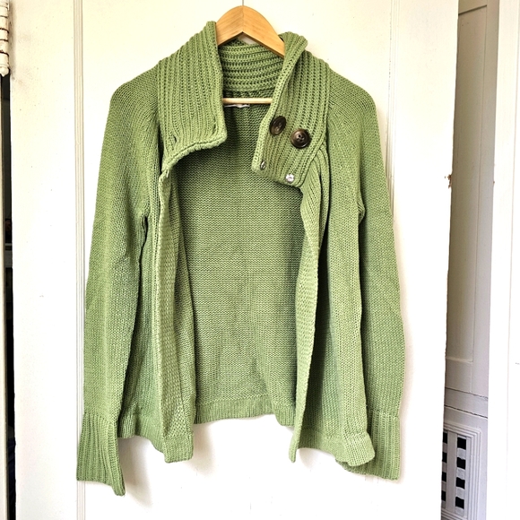 Old Navy 2 button shawl (M) - Picture 4 of 9